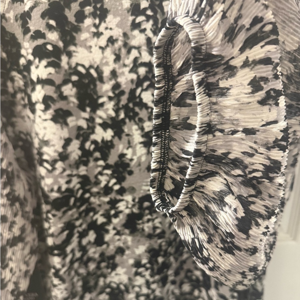 Simply Vera Vera Wang Black, White & Gray Floral Blouse Size XXL Women’s Top - Picture 8 of 15